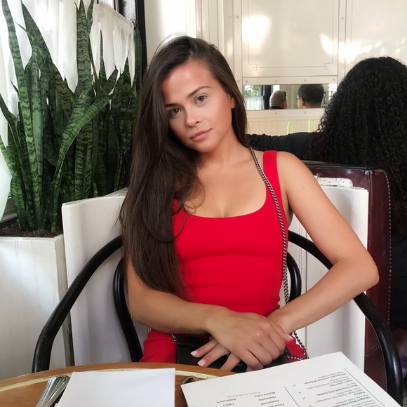 Meet your Posher, Nicole - Picture 1 of 1